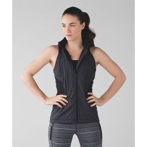 Lululemon. 5 Mile Vest Black size 12 hood pockets